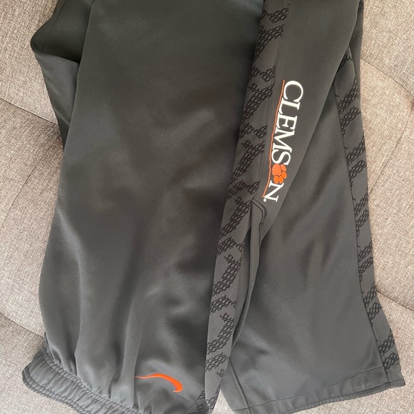 Autographed Dabo Swinney Clemson Tiger Hat & Nike Dri-Fit Sweatsuit size XL. - Picture 4 of 5